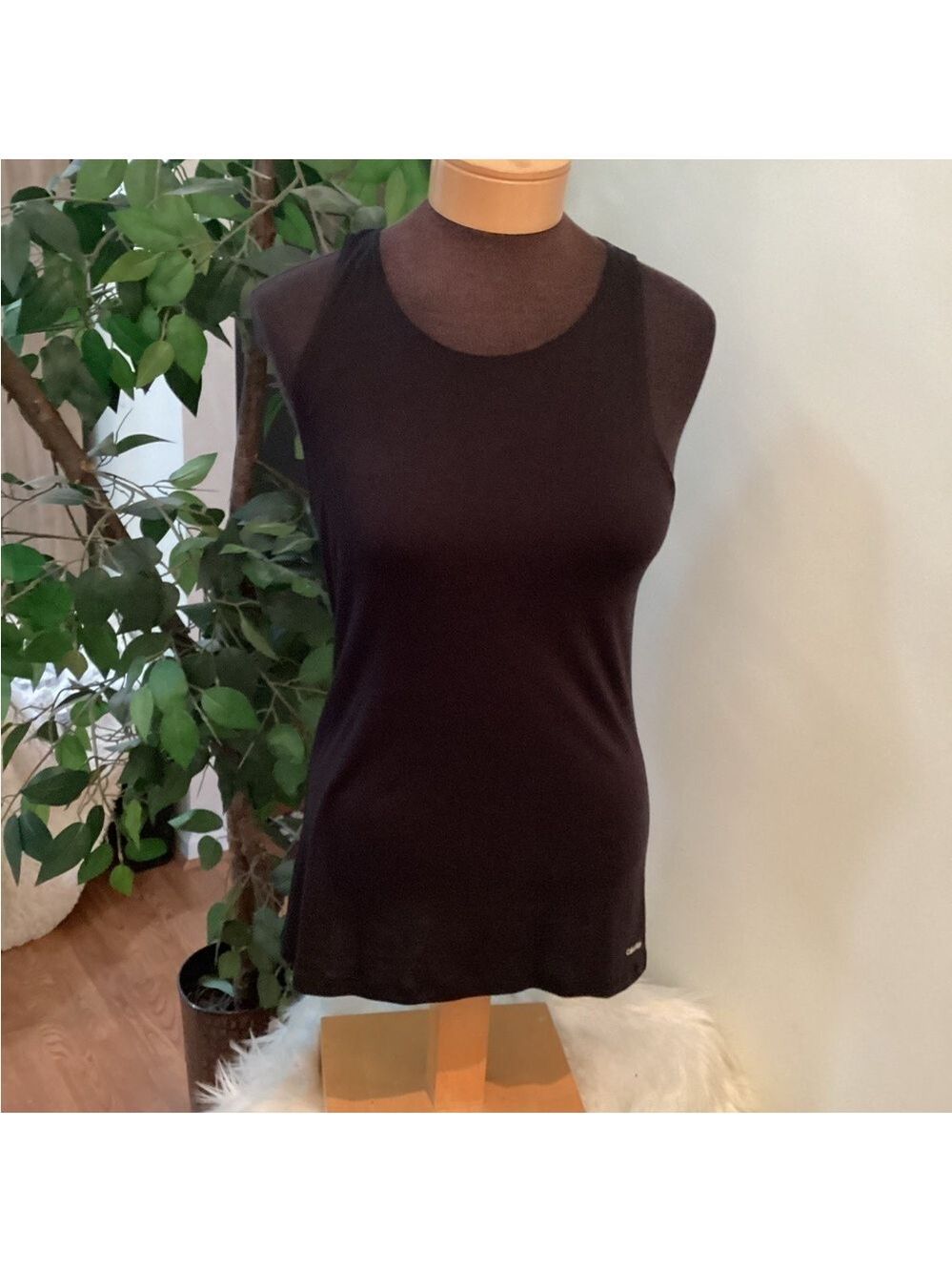 Calvin Klein sleep tank black Womans size Large sleeveless Crewneck